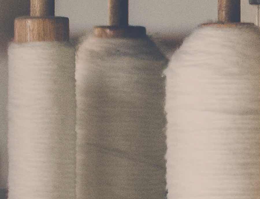 糸はSかZで撚られて出来てます。