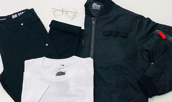 黒×白でカジュアルスタイルをモードな仕上がりに