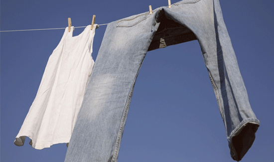 デニムの「色泣き」にご注意を!