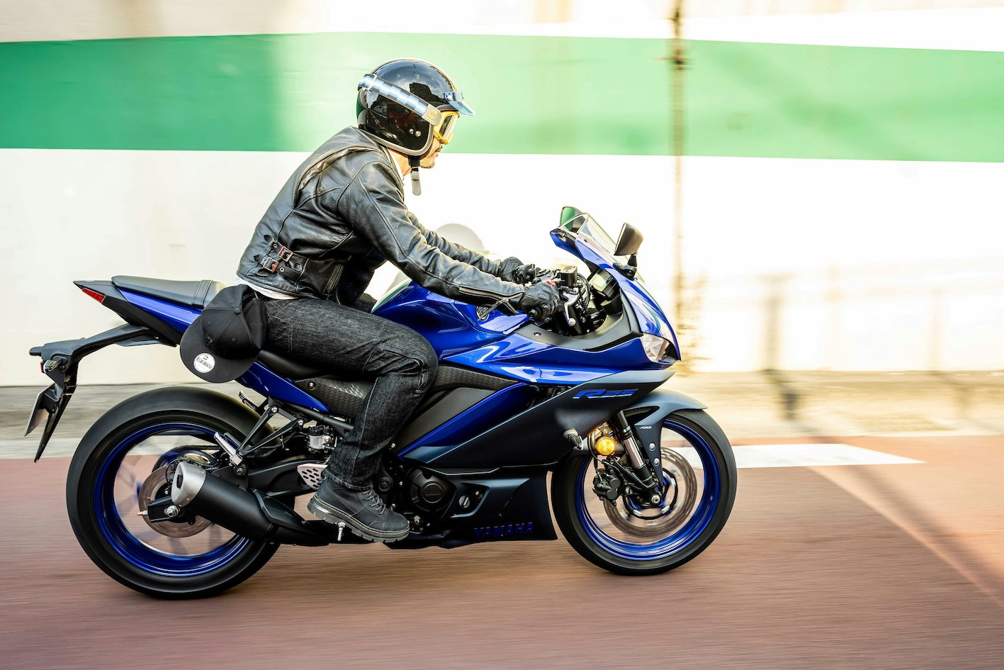 ライダーの『股下問題』を解決する!日本製【ライダー専用ブラックジーンズ】が完成!