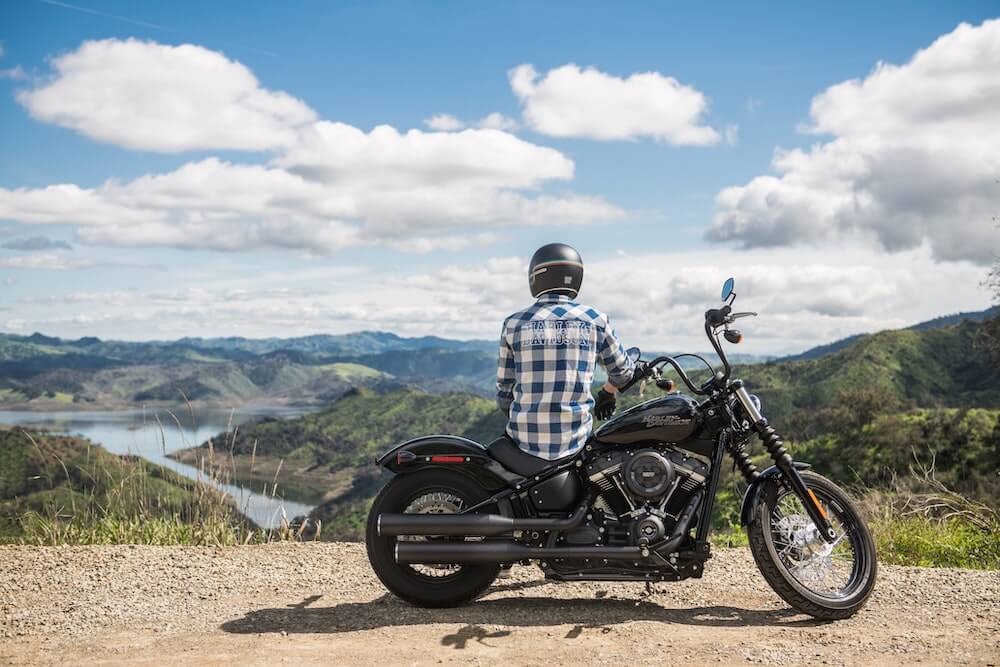 ジーンズがバイク着として最適な理由