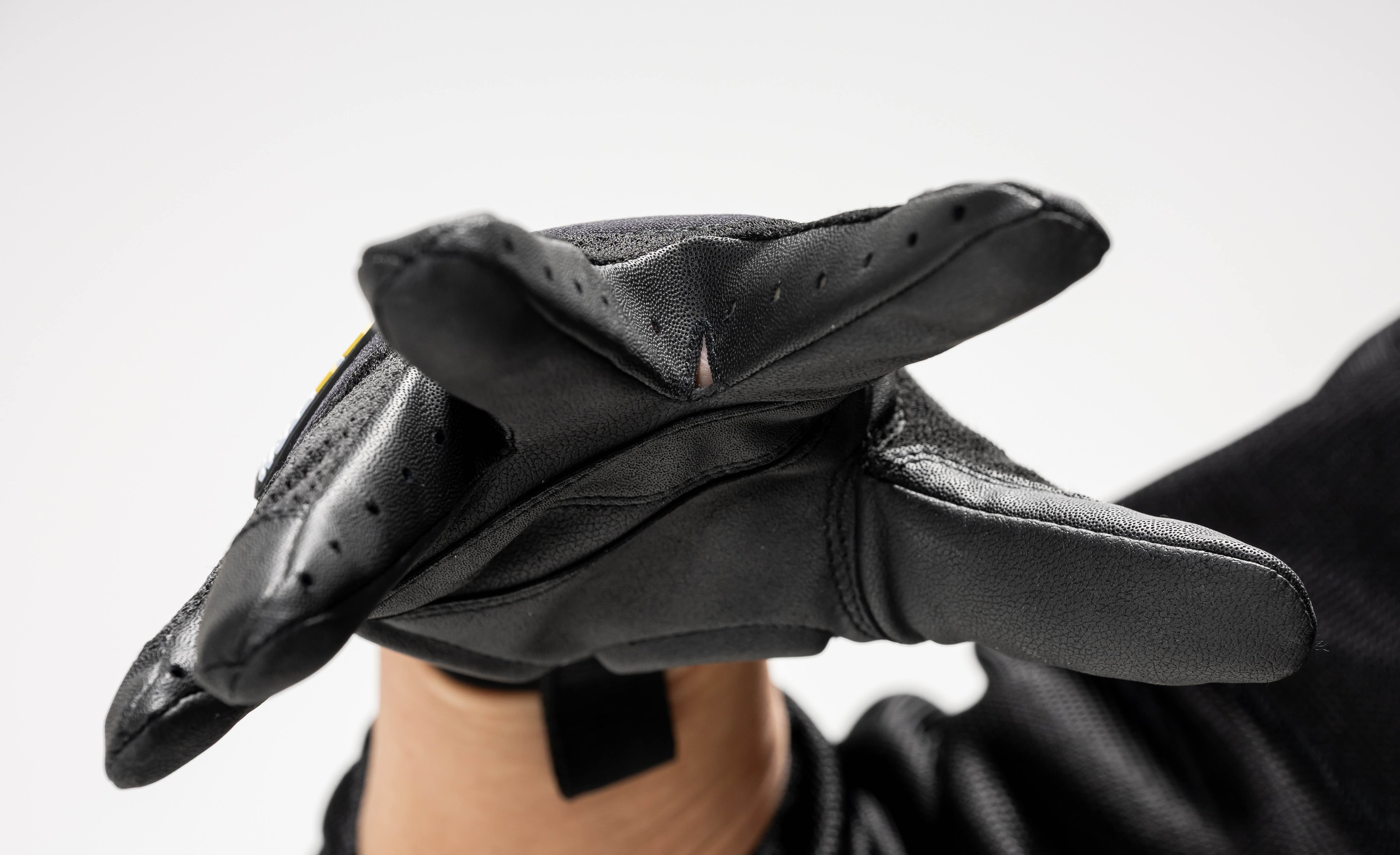 （第2期先行予約：4月30日まで）圧倒的進化『エアインテーク化』で毎秒250cc走行風を取り込む【空冷式グローブ】ライダーを「暑さ」と「蒸れ」から解放する！