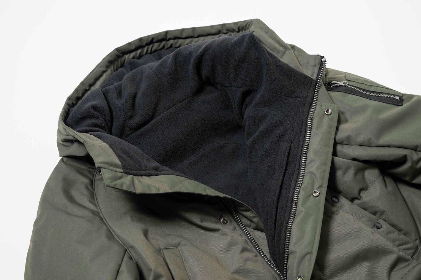Colemanコラボ【着るテント】防風防寒バイク用アウターが完成！