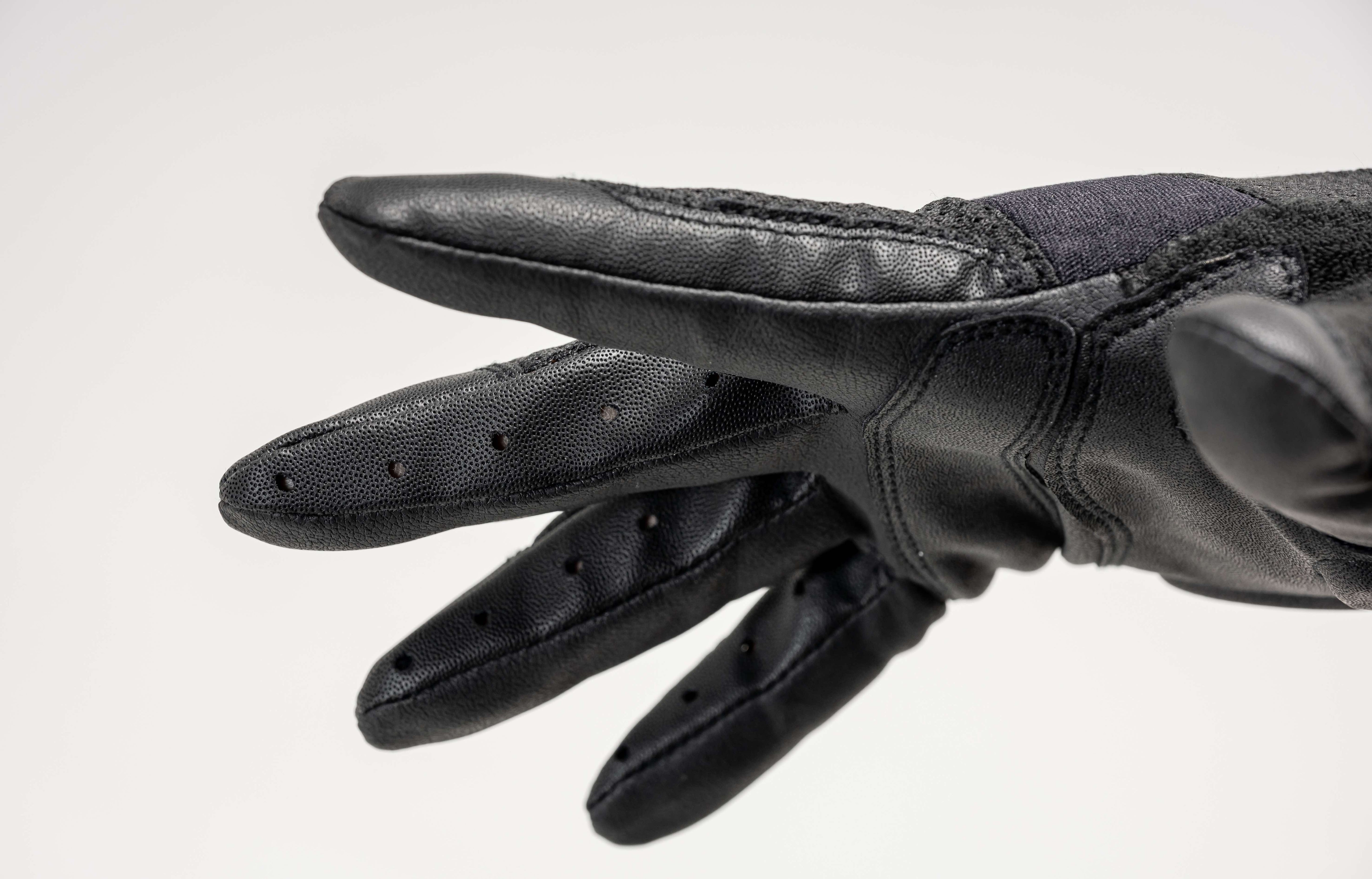 （第2期先行予約：4月30日まで）圧倒的進化『エアインテーク化』で毎秒250cc走行風を取り込む【空冷式グローブ】ライダーを「暑さ」と「蒸れ」から解放する！