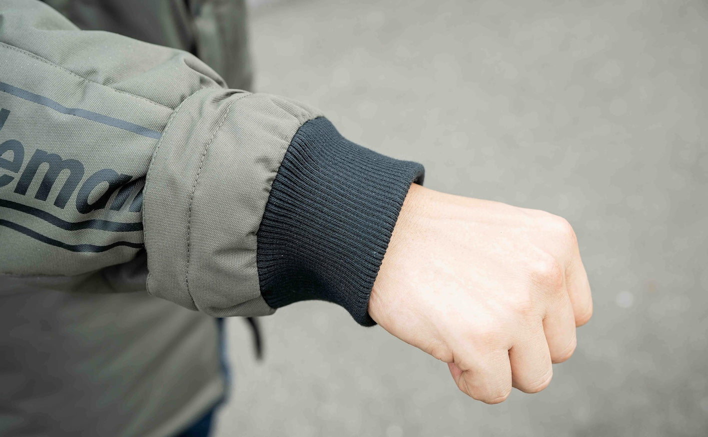 Colemanコラボ 着るテント 防風防寒バイク用アウター | BLUE MONSTER