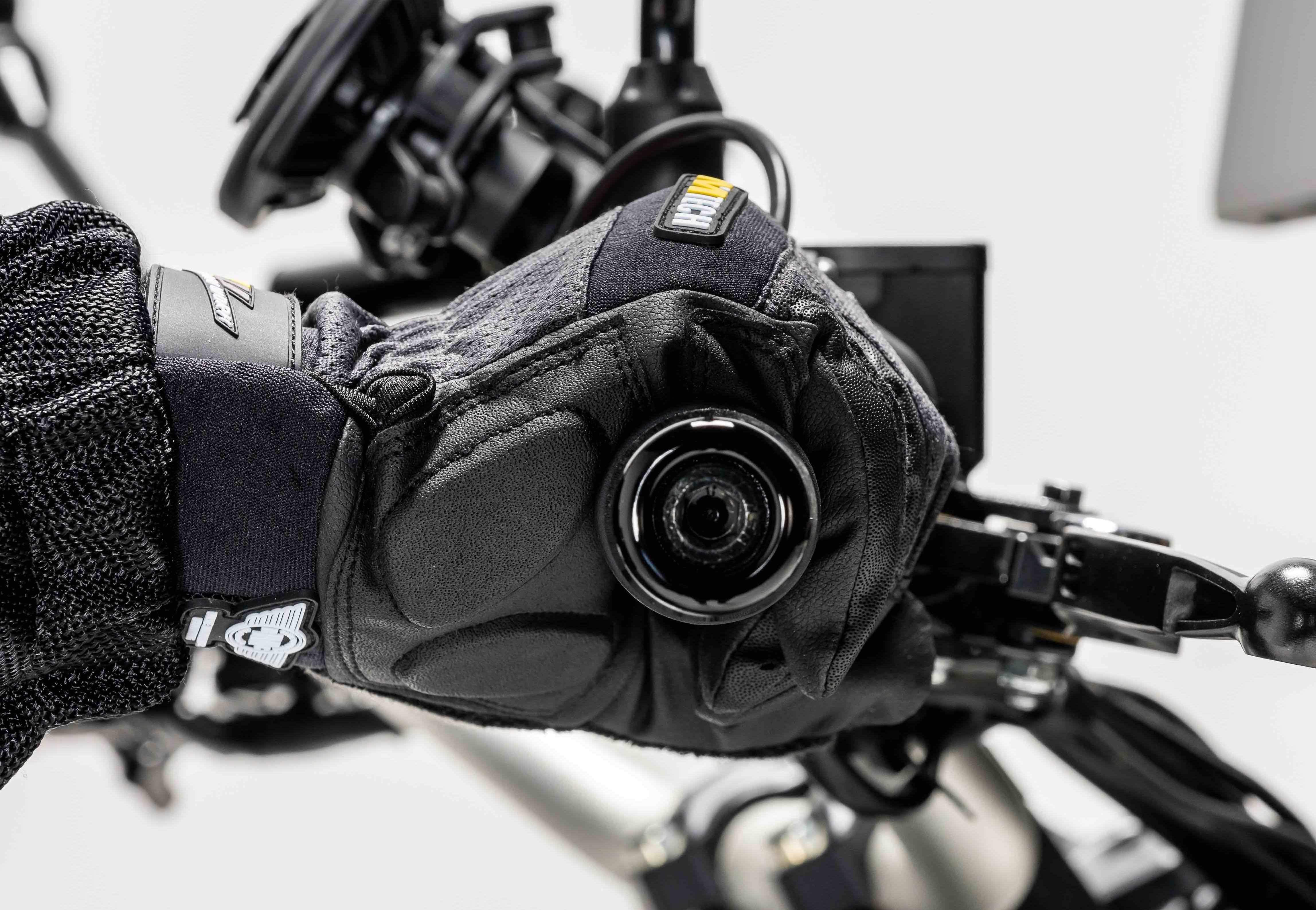 （第2期先行予約：4月30日まで）圧倒的進化『エアインテーク化』で毎秒250cc走行風を取り込む【空冷式グローブ】ライダーを「暑さ」と「蒸れ」から解放する！