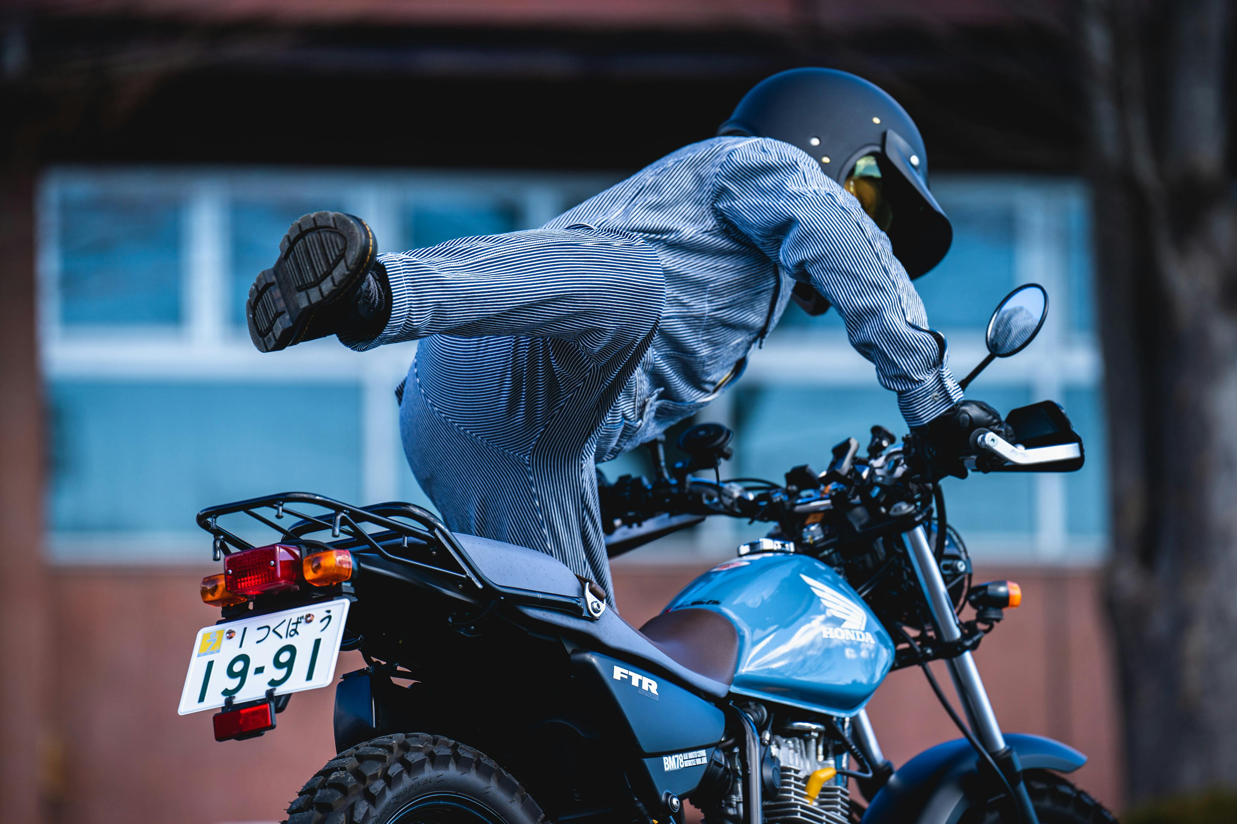 ツーリングを最適化するライダー専用ツナギ | BLUE MONSTER CLOTHING