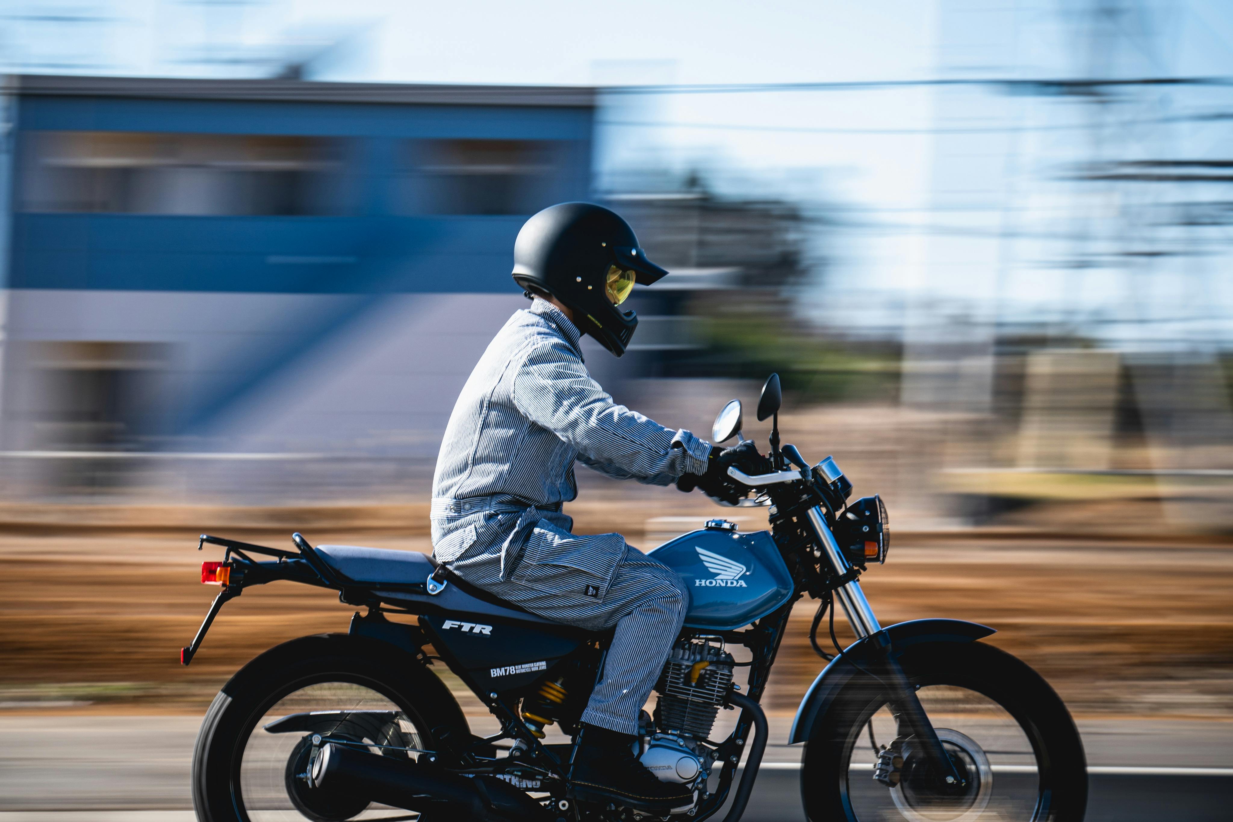 ツーリングを最適化するライダー専用ツナギ | BLUE MONSTER CLOTHING