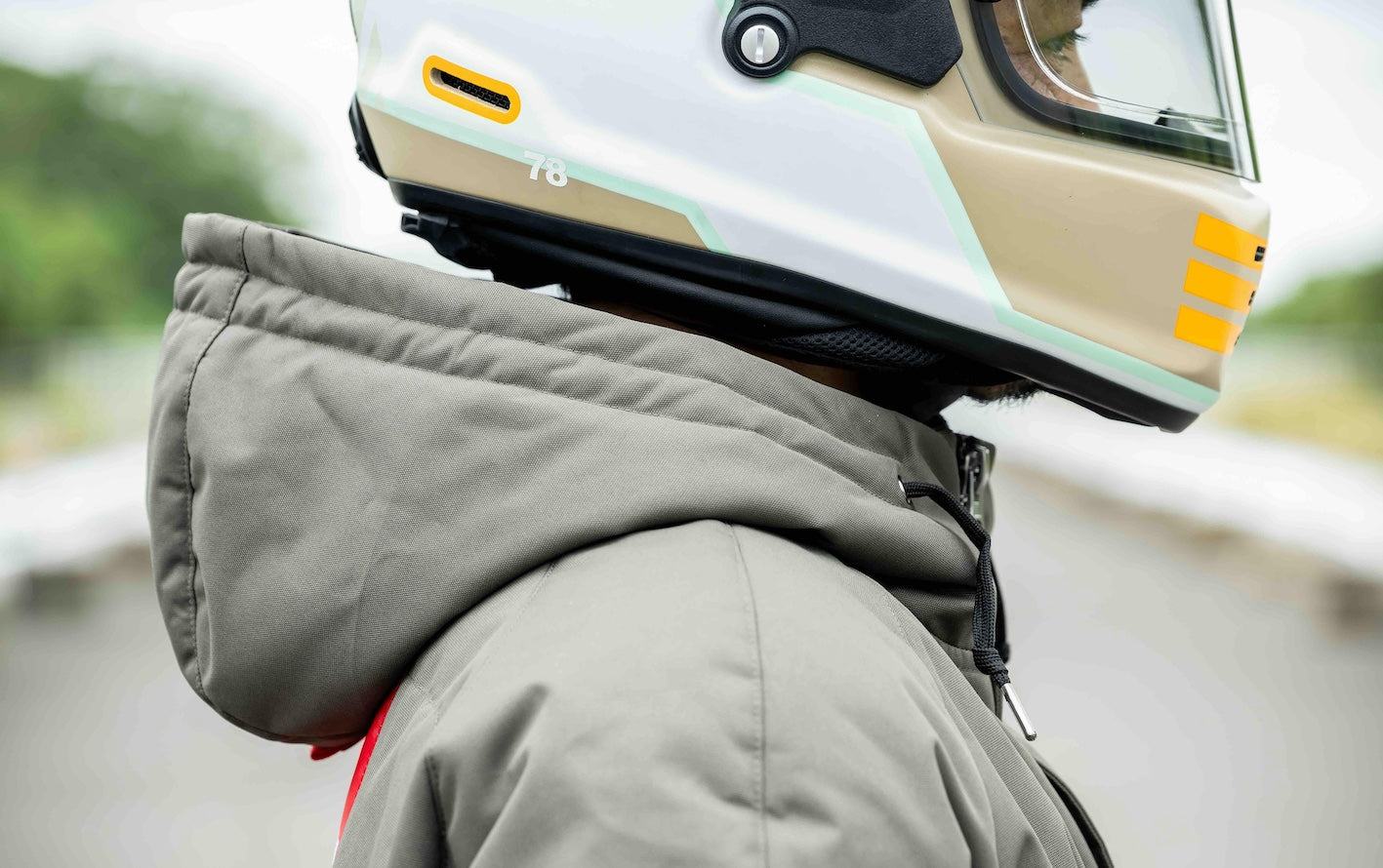 Colemanコラボ【着るテント】防風防寒バイク用アウターが完成！