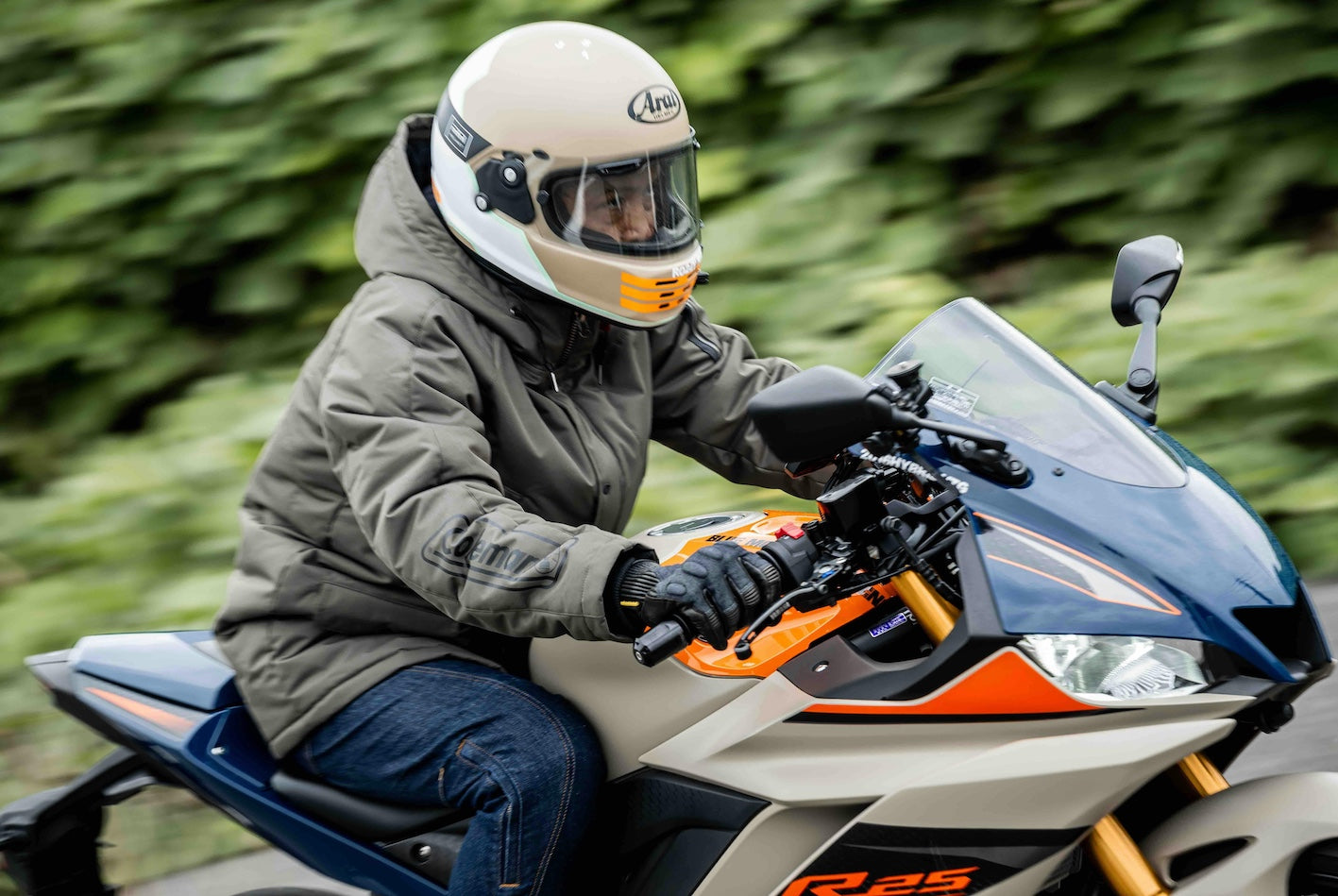Colemanコラボ【着るテント】防風防寒バイク用アウターが完成！
