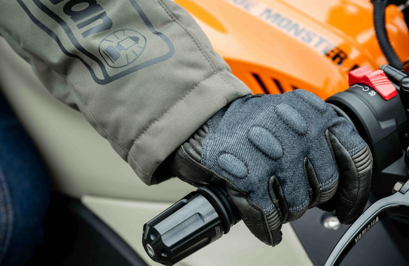 Colemanコラボ【着るテント】防風防寒バイク用アウターが完成！