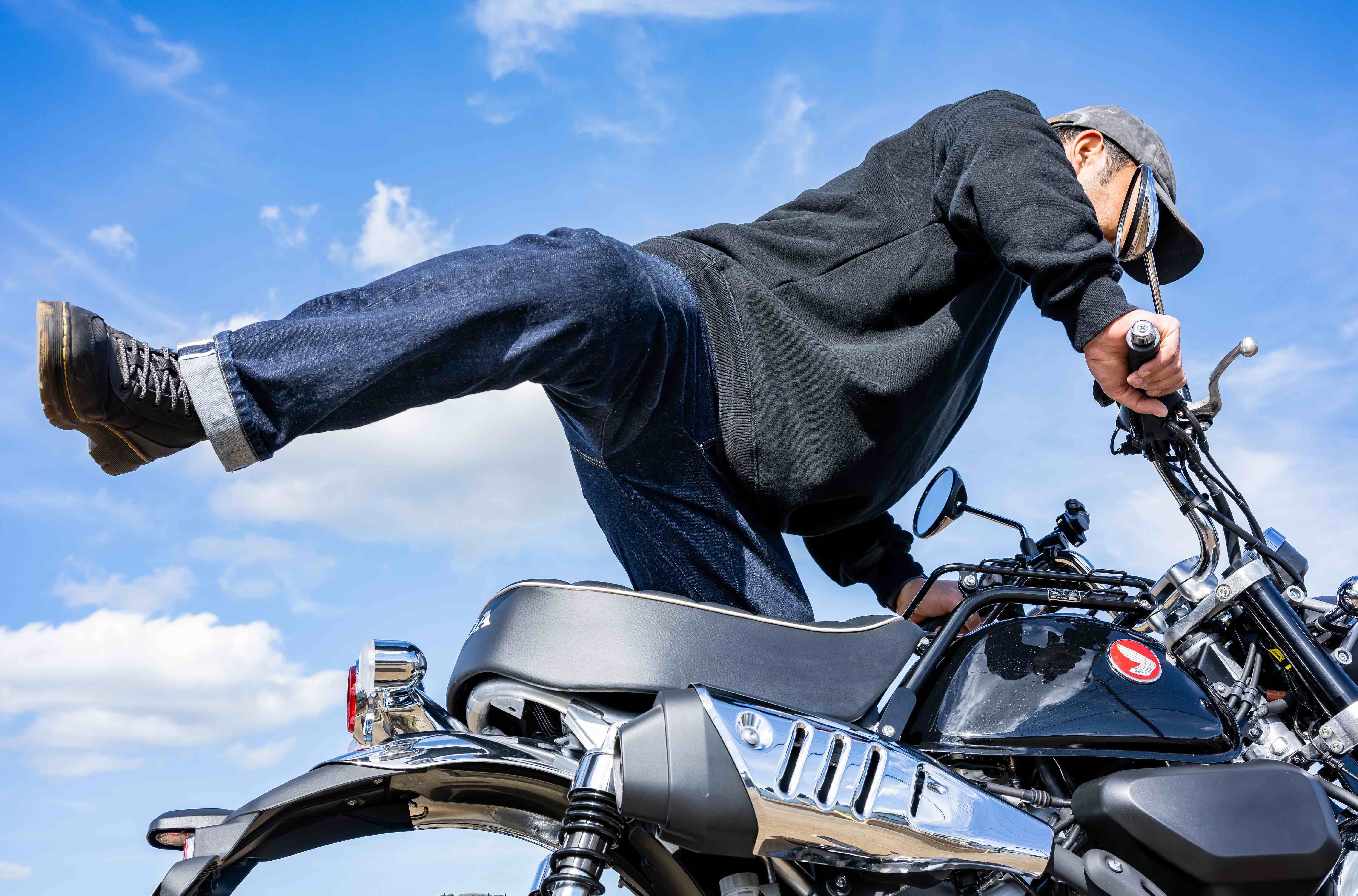 バイクライフを刻み込め！「育成型バイク用ジーンズ」【赤耳】デニム