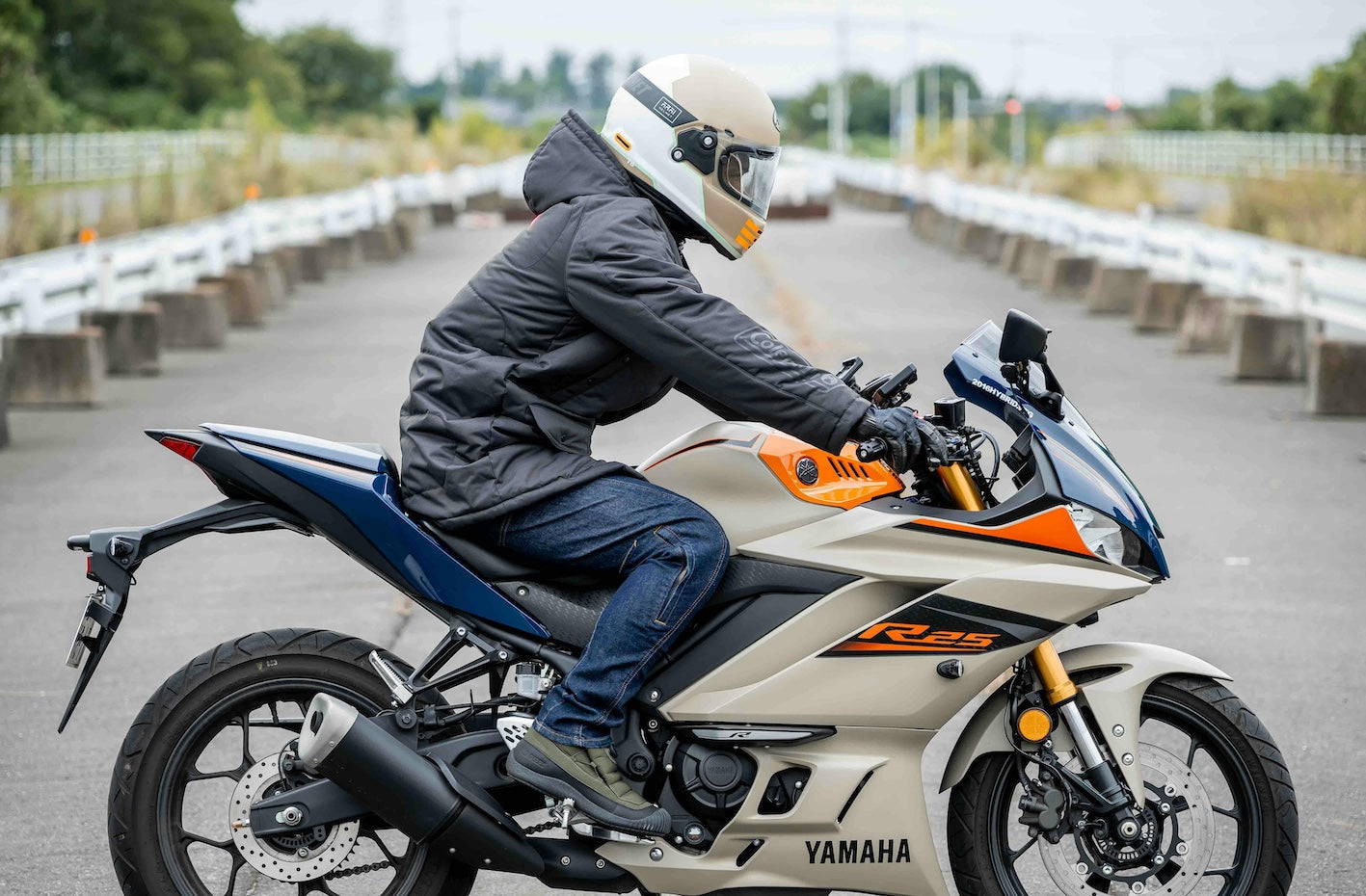 Colemanコラボ【着るテント】防風防寒バイク用アウターが完成！