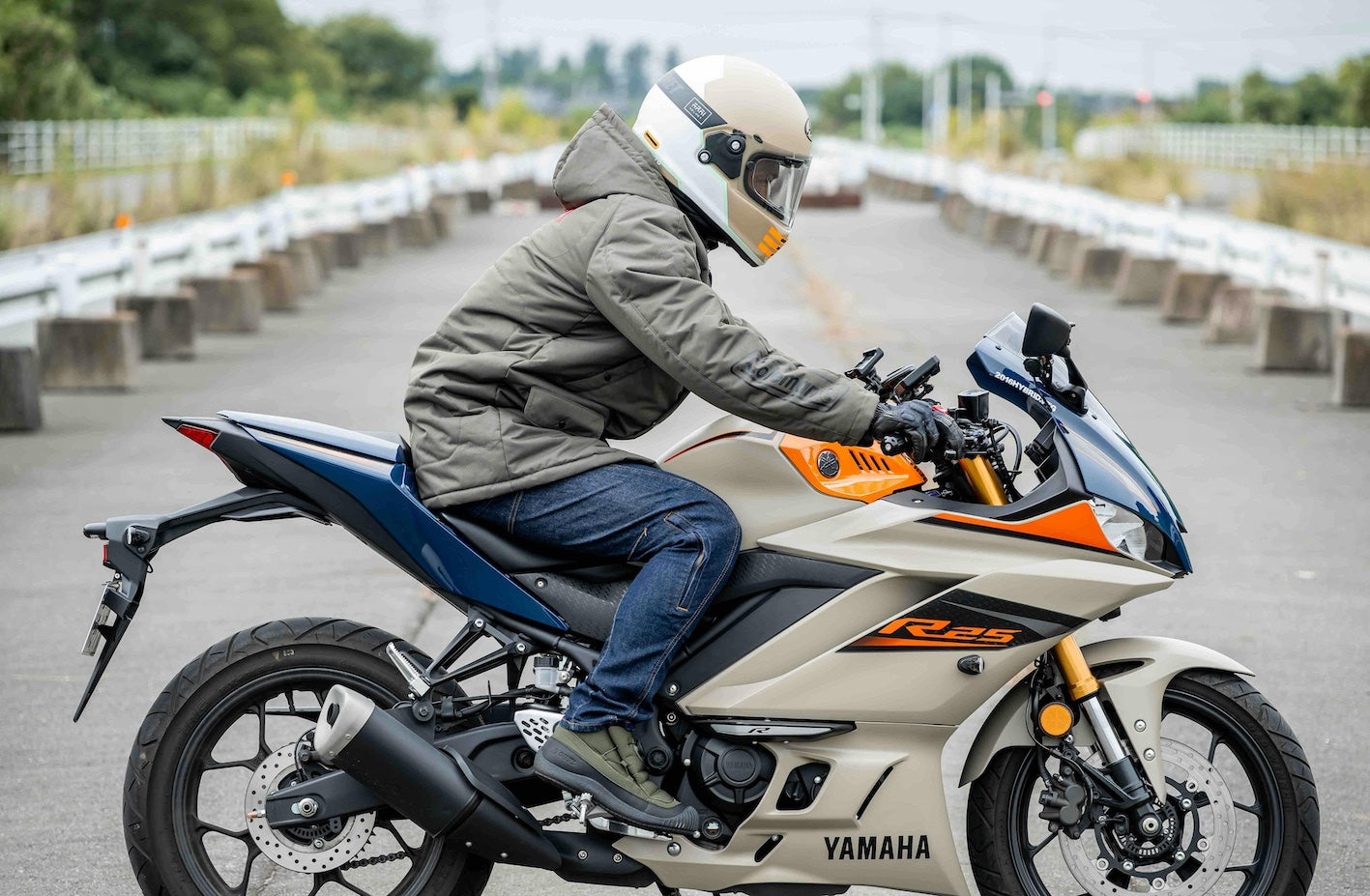 Colemanコラボ【着るテント】防風防寒バイク用アウターが完成！